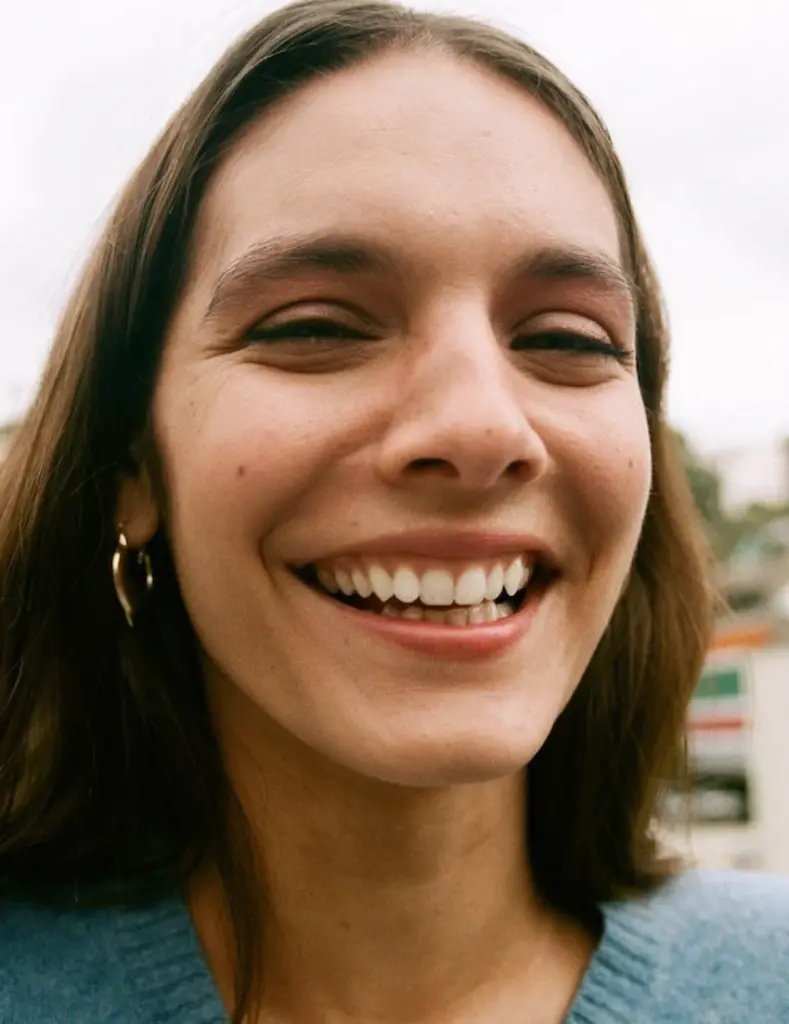 caitlin stasey teeth 2019