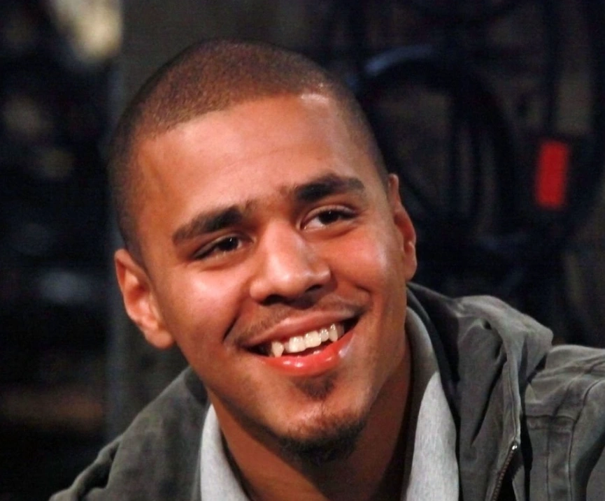 sonrisa de j cole en 2010