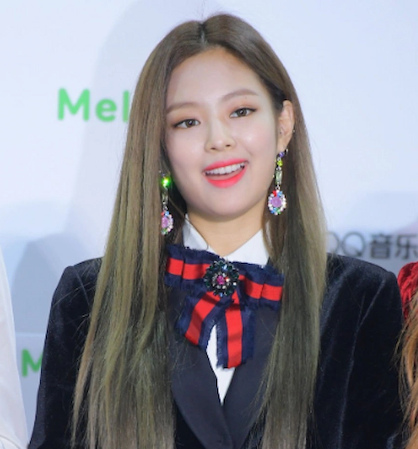 jennie kim teeth 2016