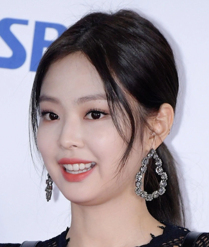jennie kim teeth 2018