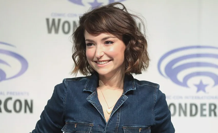 Milana Vayntrub's glimlachtransformatie: Van daarvoor tot daarna