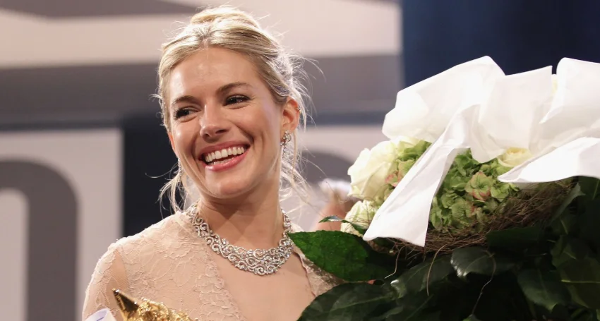sienna miller teeth in 2010 sienna miller teeth in 2010