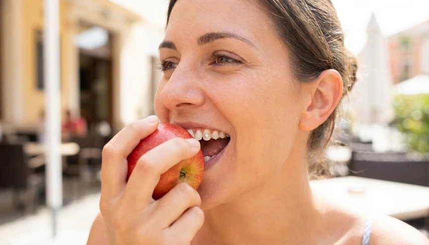 eating-normally-with-diamond-tooth