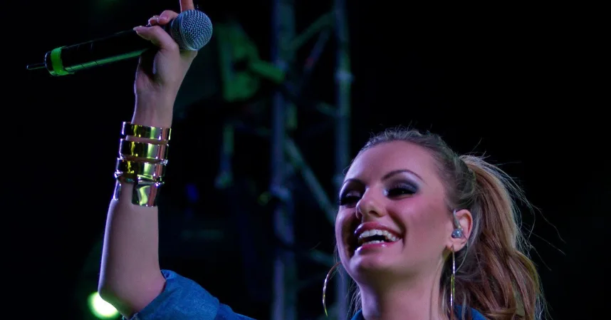 alexandra stan tänder 2015
