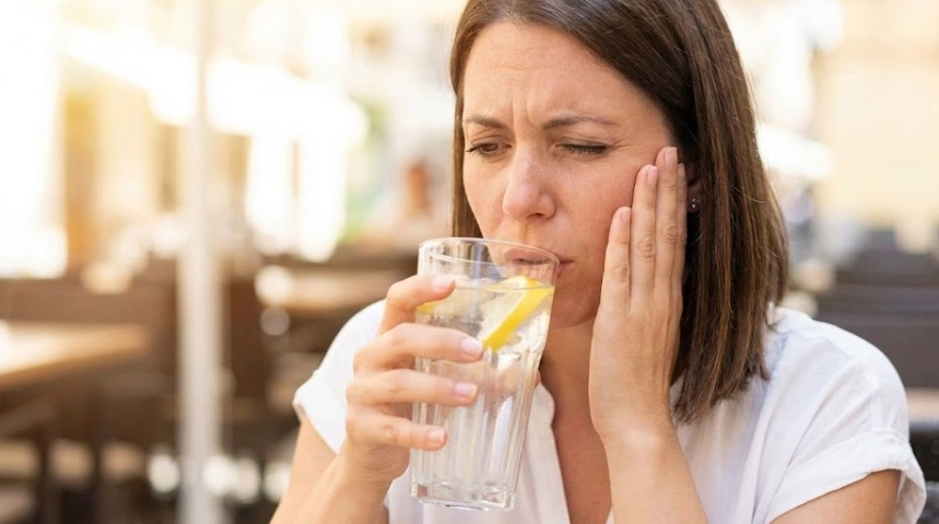 pēkšņa sāpe no aukstiem dzērieniem