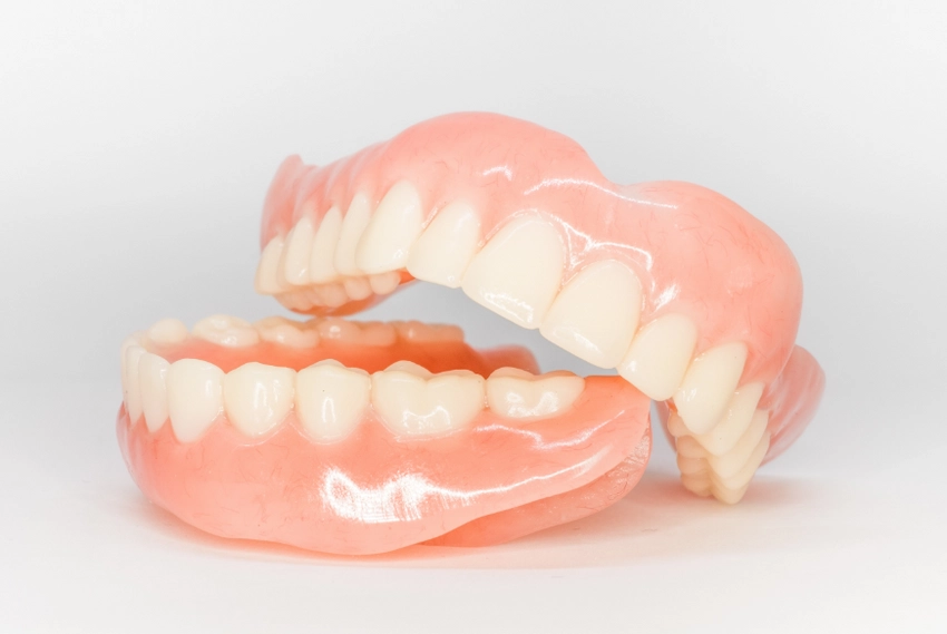 can denture adhesive cause thrush