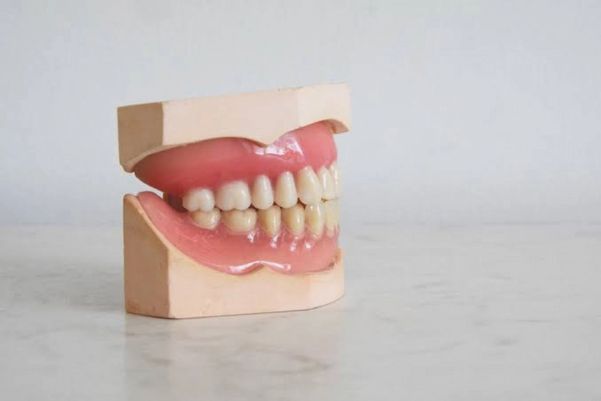 natural alternative to denture adhesive