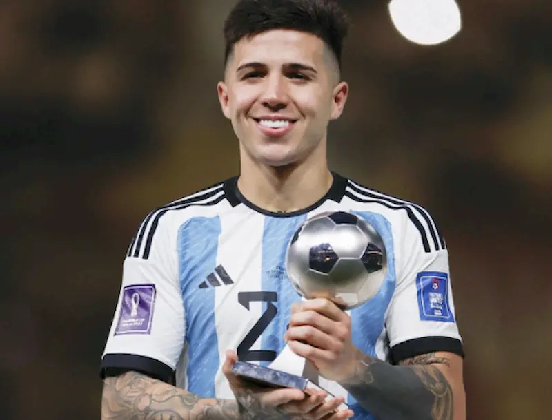 enzo fernandez teeth in 2022