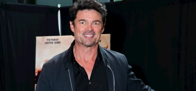 karl urban hollywood smile