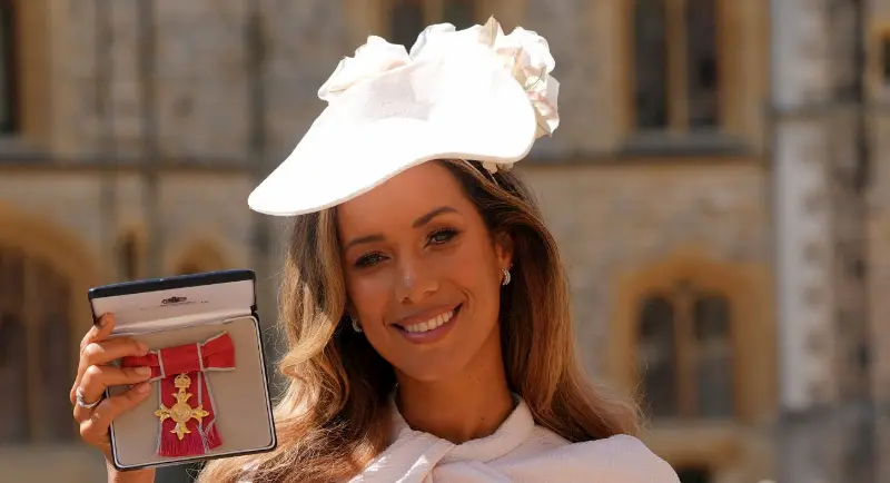 leona lewis teeth in 2026