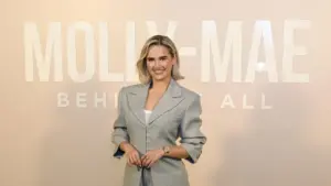 molly mae hague hollywood smile