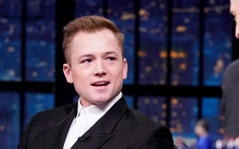 denti di taron egerton 2020 denti di taron egerton 2020