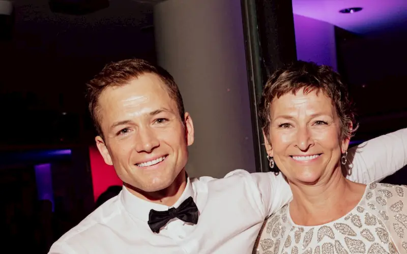 denti di taron egerton 2023 denti di taron egerton 2023