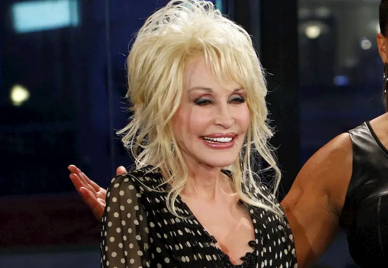 dolly parton teeth in 2010