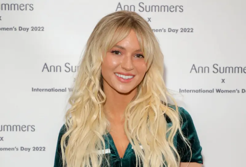lucie donlan teeth in 2022