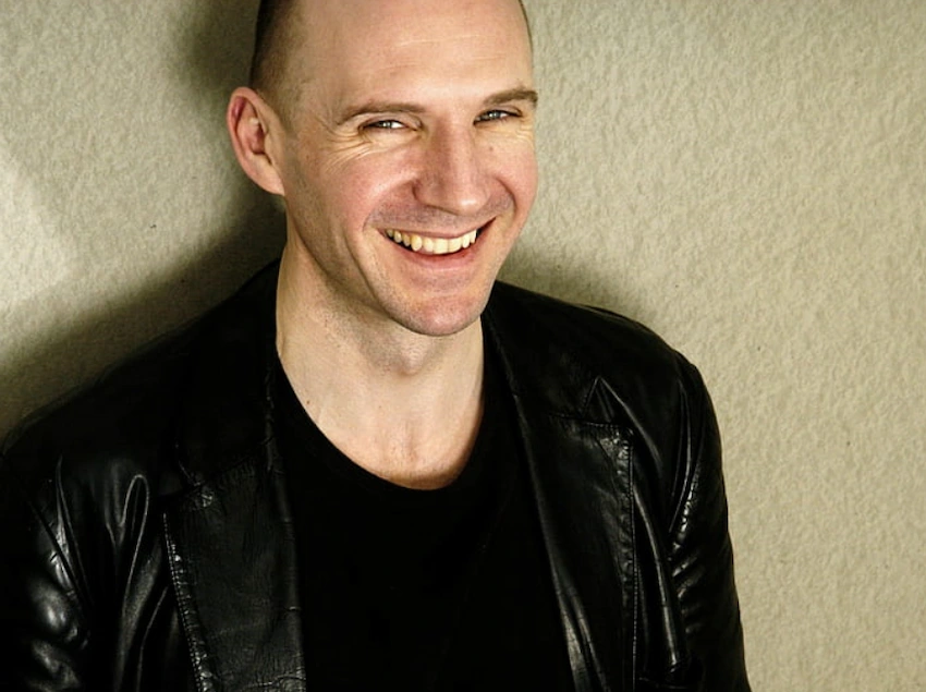 ralph fiennes teeth before after