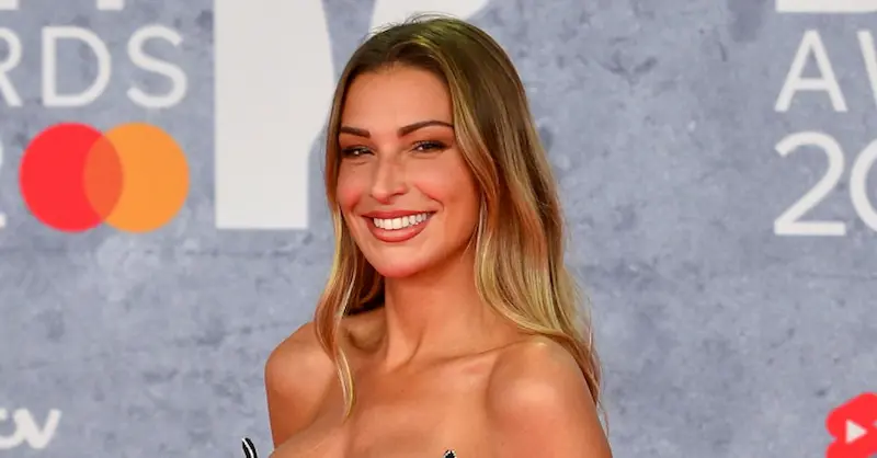 zara mcdermott teeth in 2022